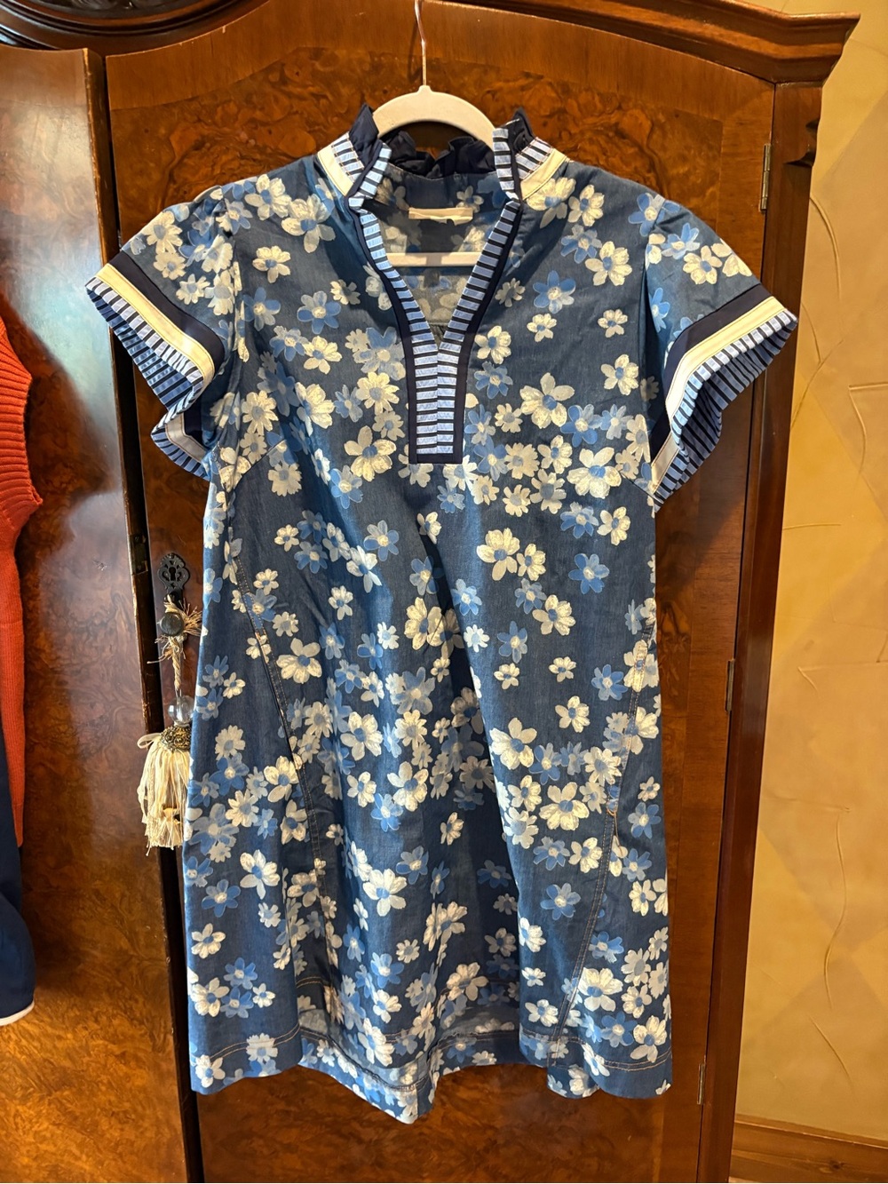 Umgee Navy Blue Floral Mini Dress with White/Cream Blossoms, NWT